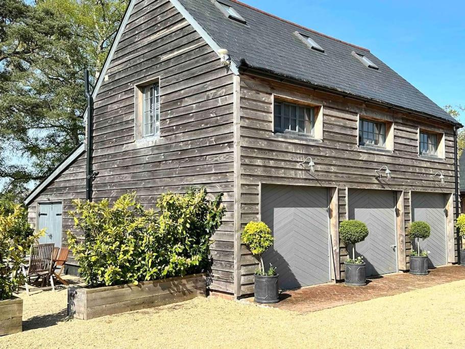 Апартаменты The Coach House Alderbury Экстерьер фото